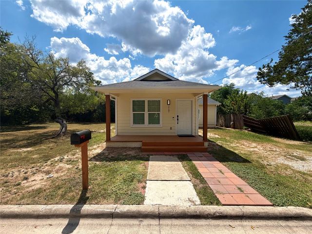 1107 Neches ST, Lockhart, TX 78644