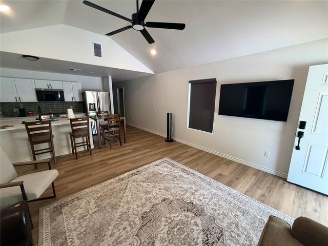 1107 Neches ST, Lockhart, TX 78644
