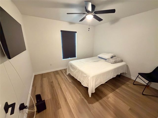 1107 Neches ST, Lockhart, TX 78644