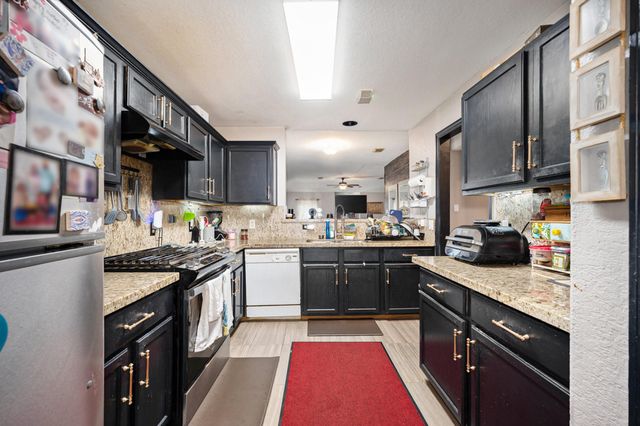 13807 Bonnetbriar Lane, Sugar Land, TX 77498