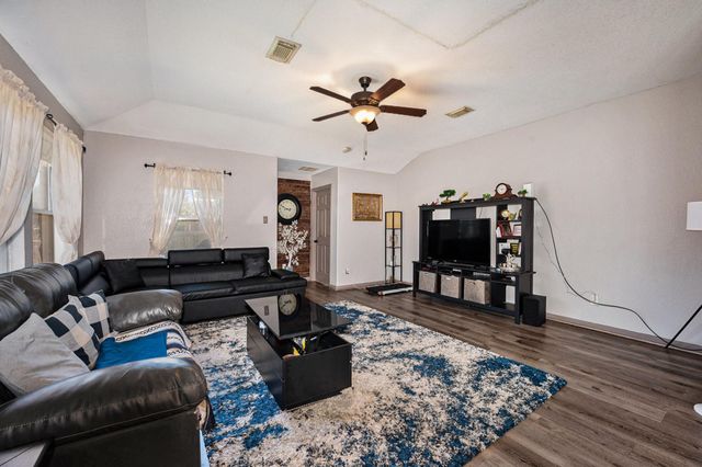 13807 Bonnetbriar Lane, Sugar Land, TX 77498