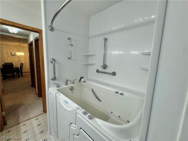 2518 Woodlawn Circle NW 42A, Canton, OH 44708