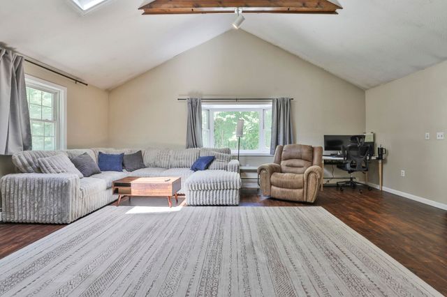 198 Wash Pond Road, Hampstead, NH 03841