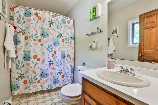198 Wash Pond Road, Hampstead, NH 03841