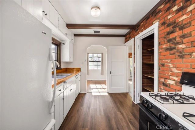 10729 Aqua Vista, Studio City, CA 91602