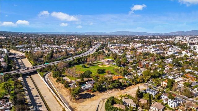 10729 Aqua Vista, Studio City, CA 91602