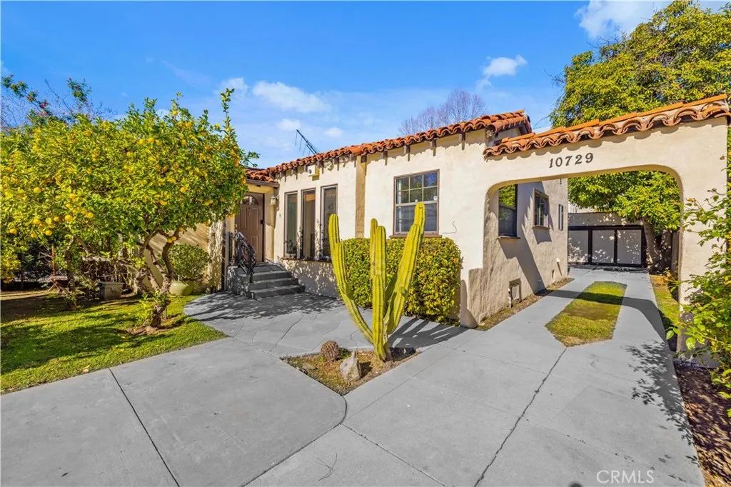 10729 Aqua Vista, Studio City, CA 91602