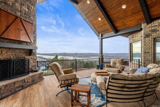 15716 Summit View Lane, North Little Rock, AR 72113