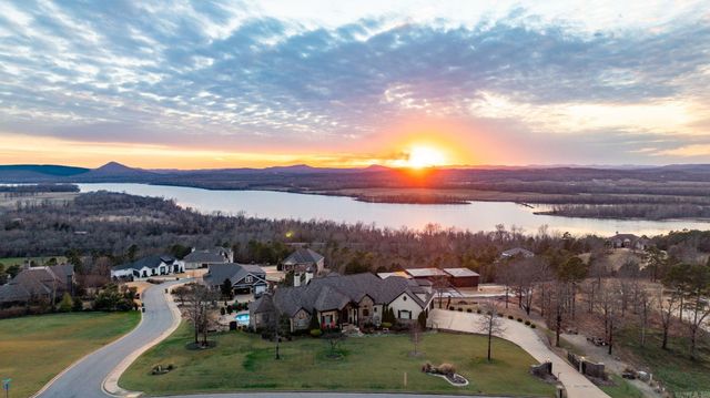 15716 Summit View Lane, North Little Rock, AR 72113