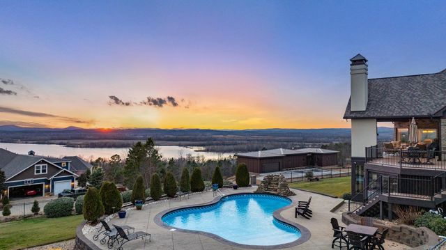 15716 Summit View Lane, North Little Rock, AR 72113