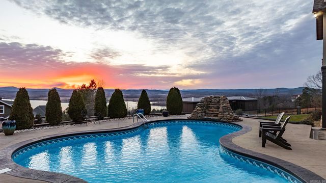 15716 Summit View Lane, North Little Rock, AR 72113