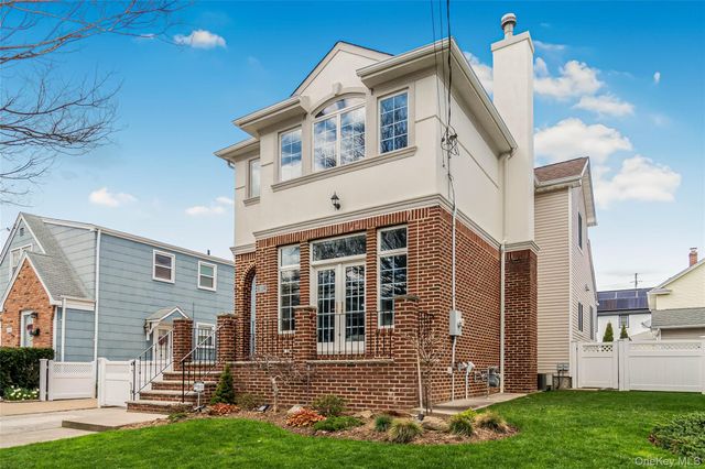 813 5th Avenue, New Hyde Park, NY 11040