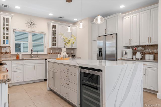 813 5th Avenue, New Hyde Park, NY 11040