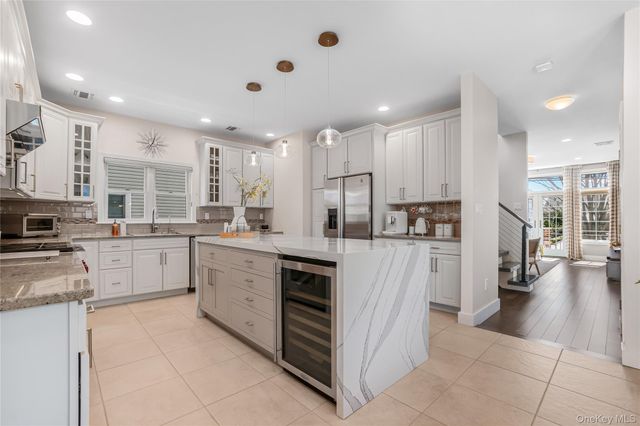 813 5th Avenue, New Hyde Park, NY 11040