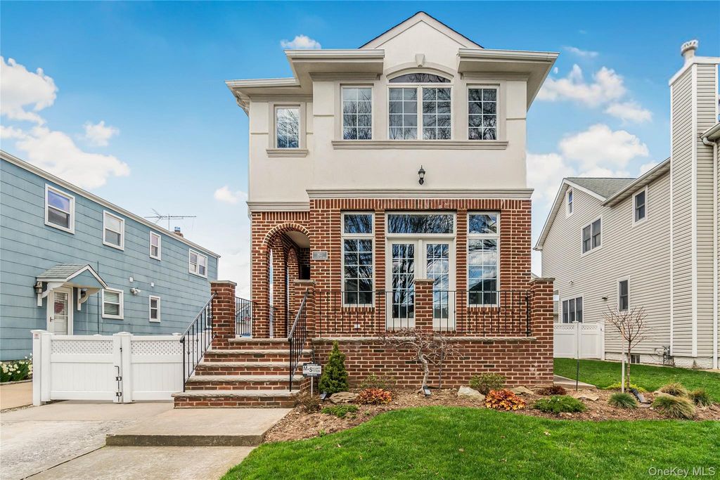 813 5th Avenue, New Hyde Park, NY 11040