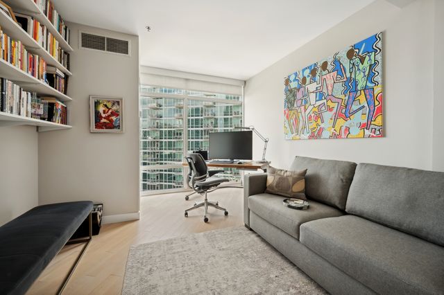 510 W Erie Street 1201, Chicago, IL 60654