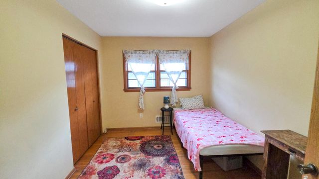 736 Cottage Avenue E, Saint Paul, MN 55106