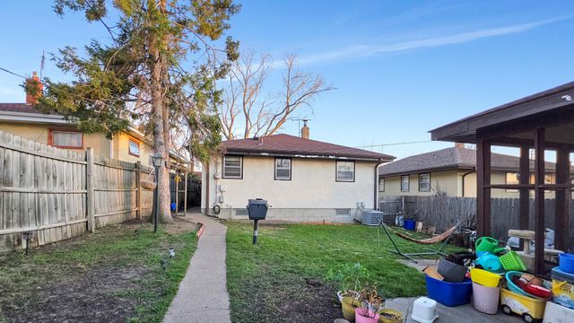 736 Cottage Avenue E, Saint Paul, MN 55106