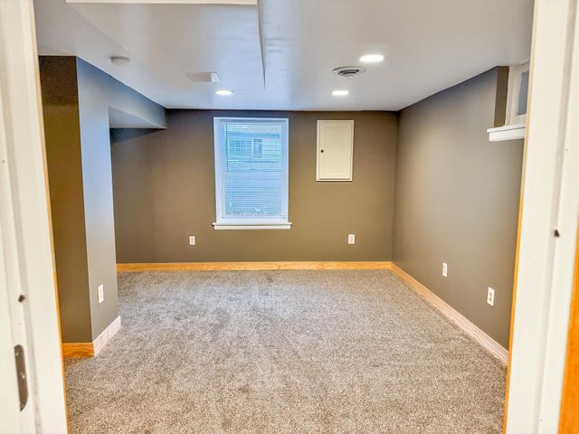 736 Cottage Avenue E, Saint Paul, MN 55106
