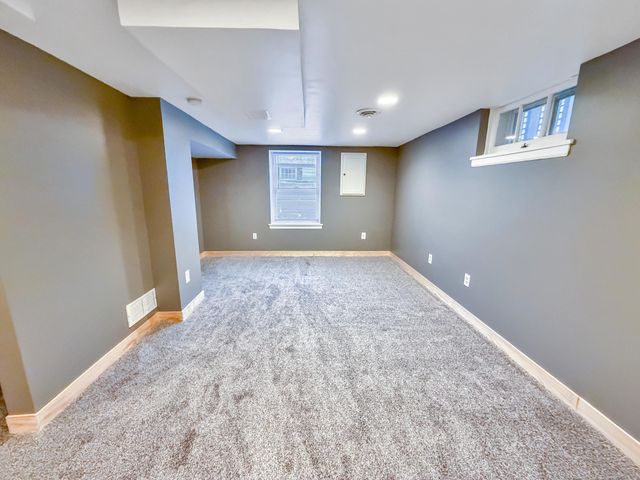 736 Cottage Avenue E, Saint Paul, MN 55106