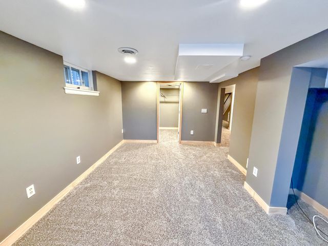 736 Cottage Avenue E, Saint Paul, MN 55106