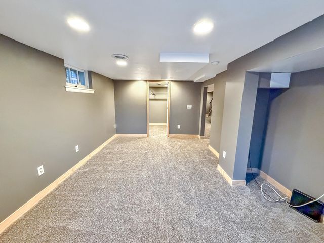 736 Cottage Avenue E, Saint Paul, MN 55106