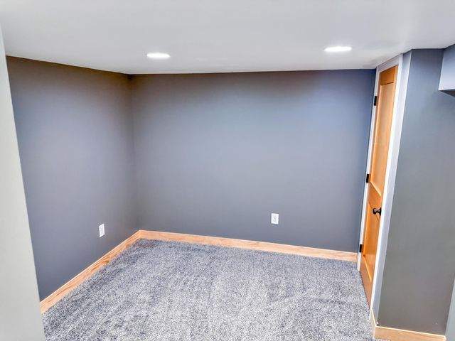 736 Cottage Avenue E, Saint Paul, MN 55106