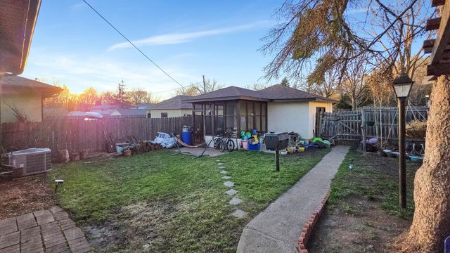 736 Cottage Avenue E, Saint Paul, MN 55106