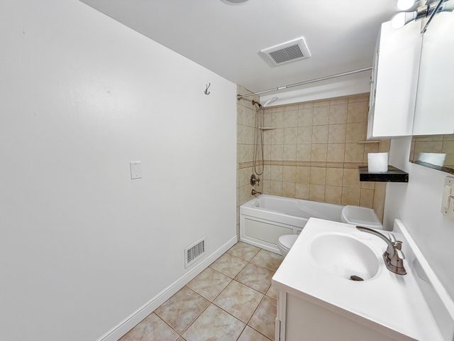 736 Cottage Avenue E, Saint Paul, MN 55106