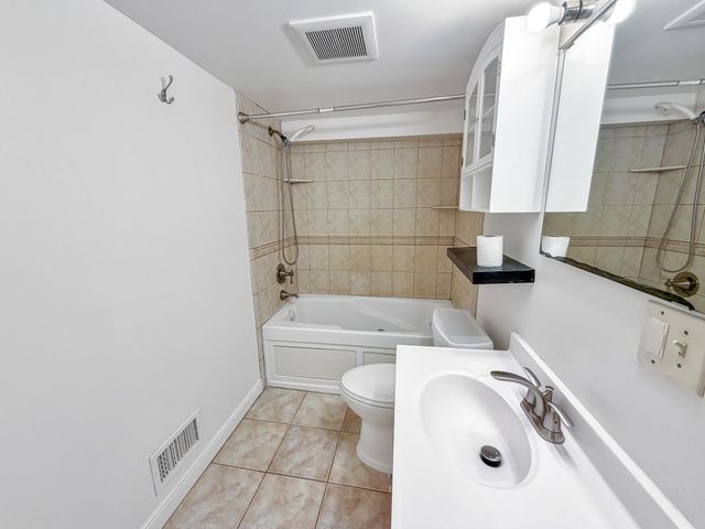 736 Cottage Avenue E, Saint Paul, MN 55106