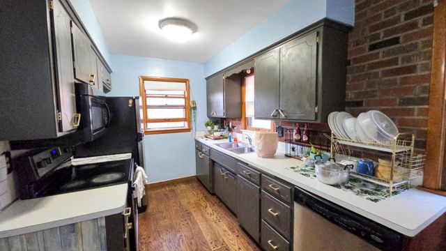 736 Cottage Avenue E, Saint Paul, MN 55106