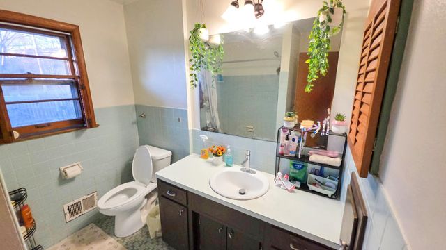 736 Cottage Avenue E, Saint Paul, MN 55106