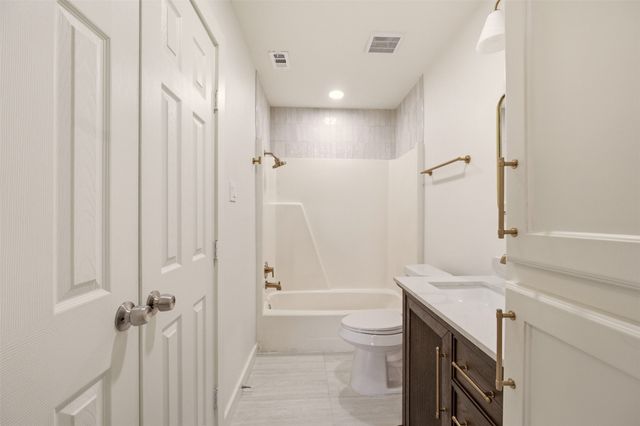 908 Isbell Road B, Fort Worth, TX 76114
