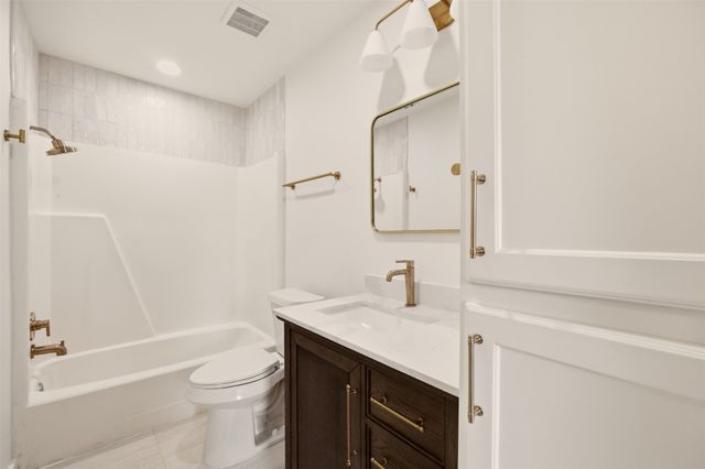 908 Isbell Road B, Fort Worth, TX 76114