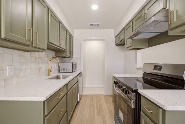 908 Isbell Road B, Fort Worth, TX 76114