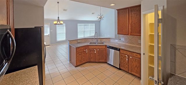 2202 Drake Falls Drive, Pearland, TX 77584