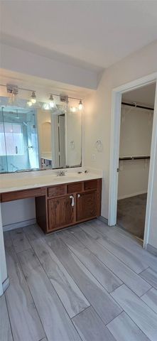 2202 Drake Falls Drive, Pearland, TX 77584