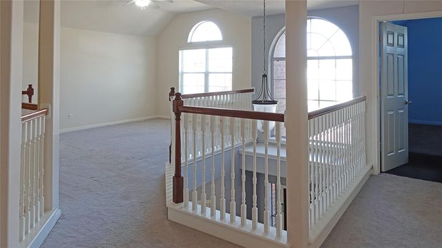 2202 Drake Falls Drive, Pearland, TX 77584