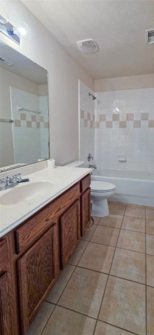 2202 Drake Falls Drive, Pearland, TX 77584