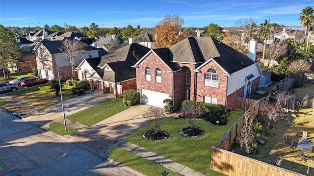 2202 Drake Falls Drive, Pearland, TX 77584