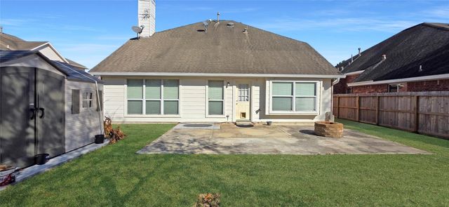 2202 Drake Falls Drive, Pearland, TX 77584