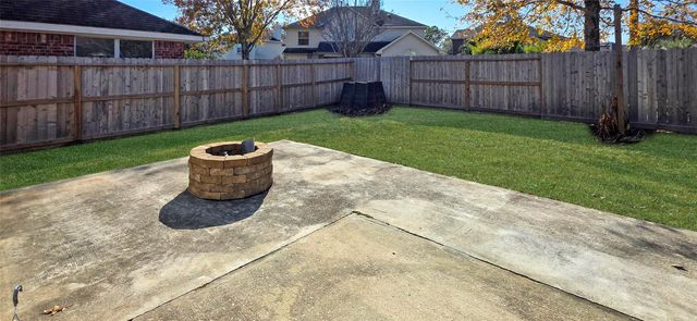 2202 Drake Falls Drive, Pearland, TX 77584