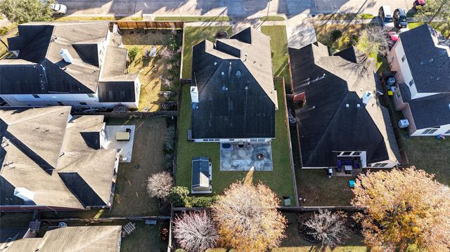 2202 Drake Falls Drive, Pearland, TX 77584