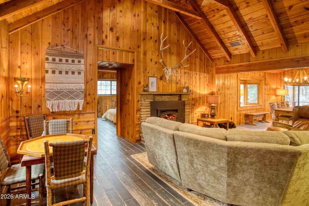 Image 4 of property listing at 3734 LARKSPUR Lane, Pinetop, AZ 85935
