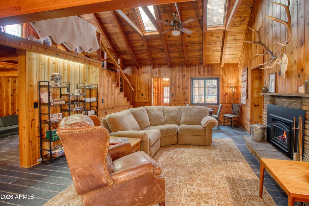 Image 5 of property listing at 3734 LARKSPUR Lane, Pinetop, AZ 85935