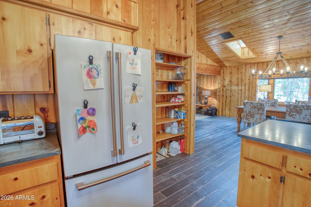 Image 9 of property listing at 3734 LARKSPUR Lane, Pinetop, AZ 85935