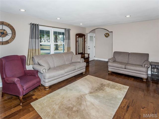 30 Lake Drive, Troy, IL 62294