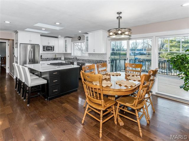 30 Lake Drive, Troy, IL 62294