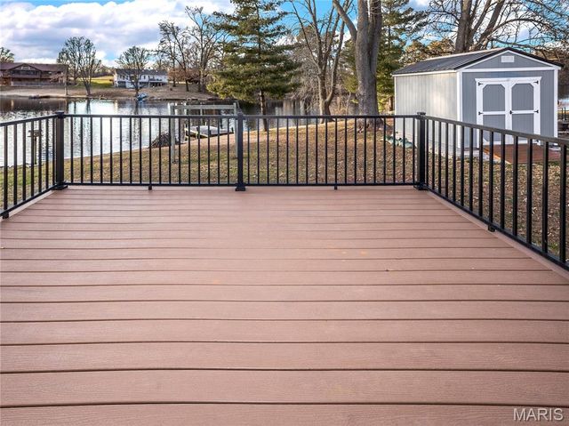 30 Lake Drive, Troy, IL 62294