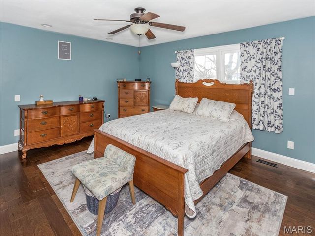 30 Lake Drive, Troy, IL 62294